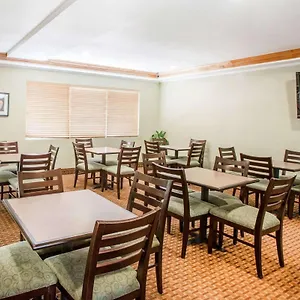 Quality & International Airport 3* Denver